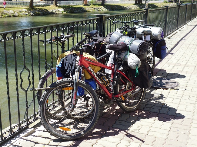 Turismo en Aguilar de CampooPeregrinos en bici