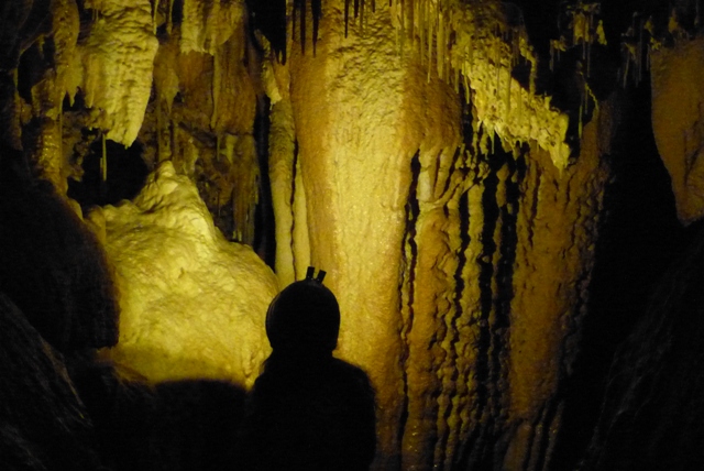 Interior de la Cueva de Fuentemolinos - Destino Castilla y León