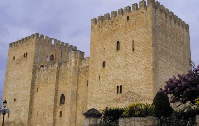 Alcazar de los Contestables de Castilla - Destino Castilla y León