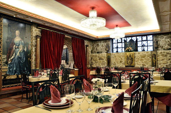 Salones del Restaurante La Parrilla de San Lorenzo - Destino Castilla y León