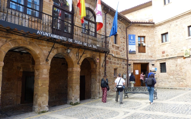 Ayuntamiento y Centro de interpretación Felix Rodriguez de la Fuente - Destino Castilla y León