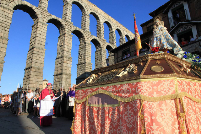 27-09-15 Segovia. Bajada de la Virgen de la Fuencisla desde la Catedral a su santuario.