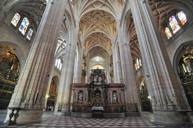 interior-de-la-catedral-de-segovia
