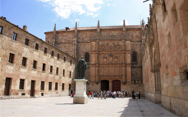 Fachada principal del edificio histórico de la Universidad de-Salamanca - Destino Castilla y León