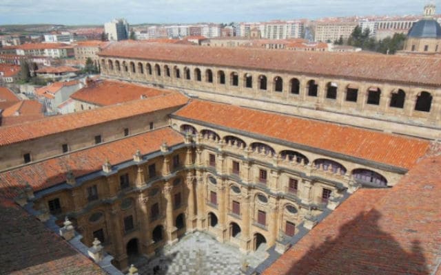 Claustro de la Clerecía de Salamanca - Imagen de EuropeosViajeros
