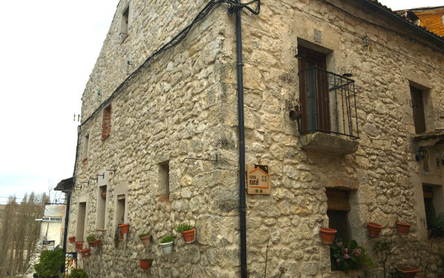 Fachada del Mesón Casa Rural Maryobeli - Destino Castilla y León