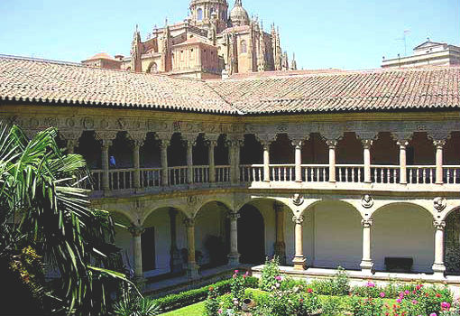 Claustro del convento de Las Duenas - Imagen de UrbeSalamanca