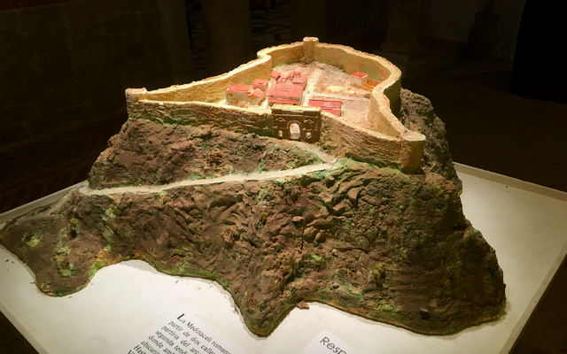 Maqueta en el aula de arqueología que representa cómo fue Medinaceli en la edad media - Destino Castilla y León