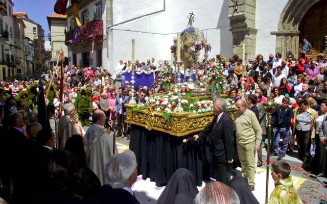Hombres de Musgo en la procesión del Corpus Christi - Imagen de Bejar.biz
