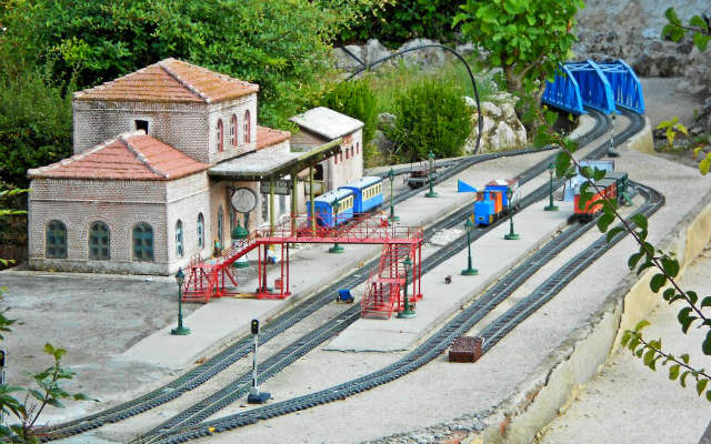 Estación ferroviaria a escala en el Parque temático - Destino Castilla y León