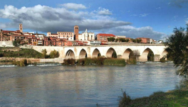 Puente de Tordesillas sobre el río Duero - Destino Castilla y León