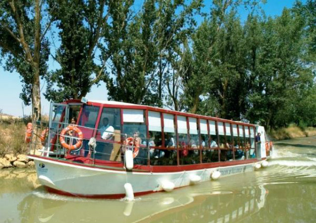 paseo en barco por el canal de castilla Fuente: www.provinciadevalladolid.com