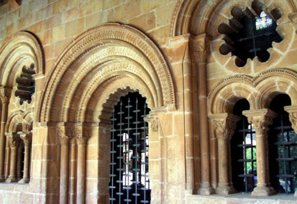 Pórtico del refectorio, en el claustro de la Concatedral - Imagen de Wikipedia