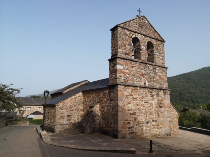 Iglesia de San Xuliano del siglo XI en Robles de Laciana