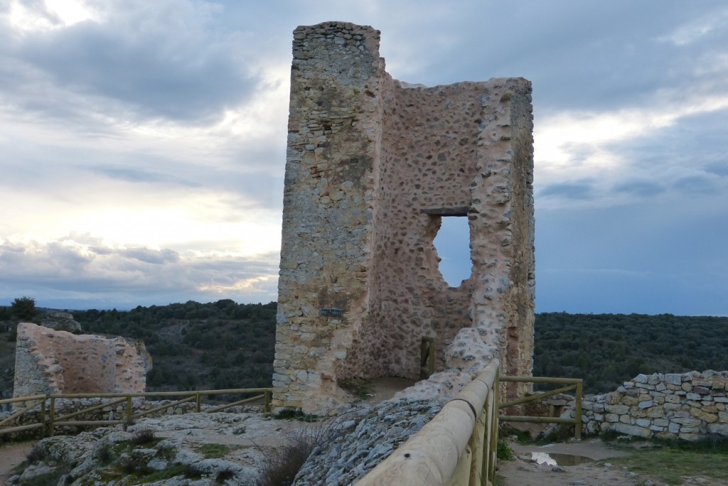 Ruinas de una torre defensiva del castillo de Catalañazor Historia de Calatañazor