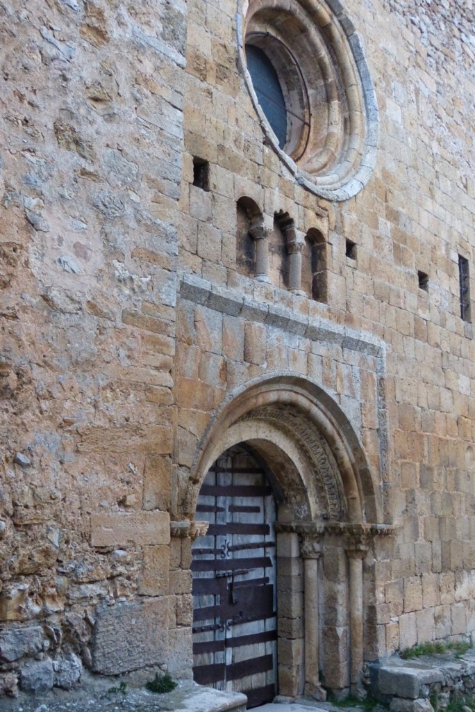 Iglesia de Santa María de Calatañazor, detalle de los arcos de estilo califal Historia de Calatañazor