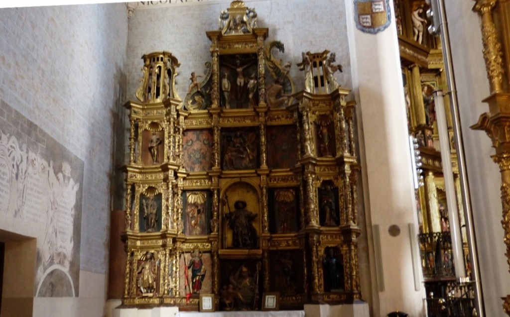 Retablo traido de la Iglesia del pueblo abandonado de Valdefuentes en San Pedro de Alaejos