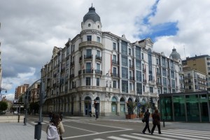 Edificio Casa Mantilla, un típico edificio del Paseo Recoletos - Destino Castilla y León