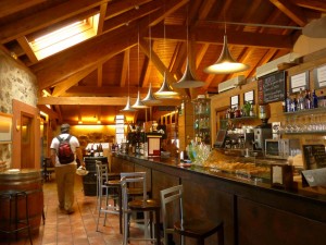 Interior del restaurante la bruja en Ávila