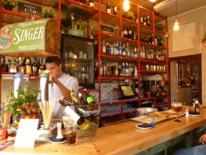 Barra del bar Alavirulé en Ávila