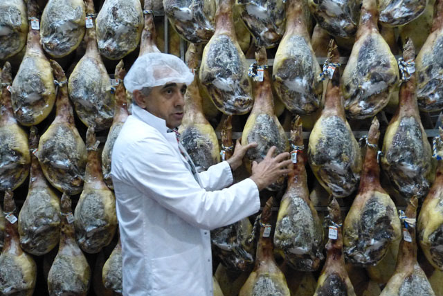 proceso de salación y secado de jamones en Eresma, Fábrica de embutidos en Coca, Segovia