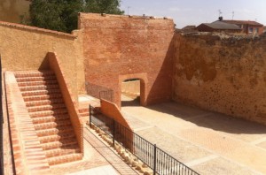 Acceso al Castillo de Alaejos - Destino Castilla y León