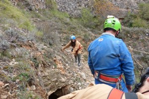 Entrada a la cueva de Fuentemolinos - Destino Castilla y León