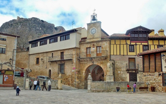 Puerta de Poza de la Sal - Destino Castilla y León