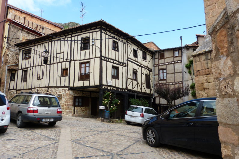 Calles típicas de Poza de la Sal - Destino Castilla y León