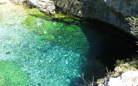 El Pozo Azul, una de las pozas más impresionantes en Covanera - Imagen de Wikipedia