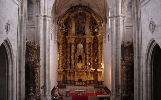 Interior de la nave del Convento de San Esteban - Imagen de Wikipedia