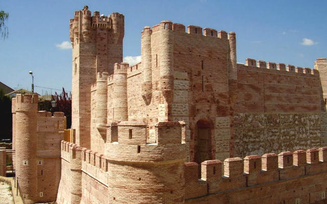 Modelo a escala del Castillo de la Mota en el que pueden entrar los niños - Destino Castilla y León