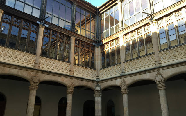 Patio del Palacio de los Conde de Requena - Destino Castilla y León