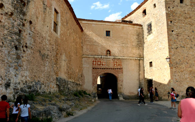 Puerta de la villa de Pedraza - Destino Castilla y León