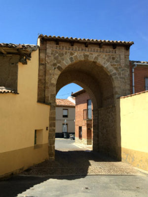 Puerta del Sol, o "El Arco" - Destino Castilla y León