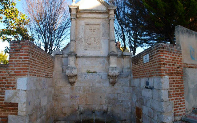 Fuente clásica de Olmedo, conocida como el Caño Viejo - Imagen de Valladolid y sus pueblos