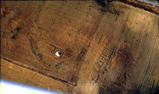 Fotografía aérea de 1996 que confirmaba la presencia de la Villa romana de los Casares - imagen de UCM