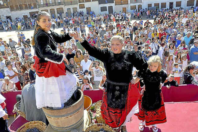 Danzas tradicionales en Peñafiel - Imagen de zetaestaticos