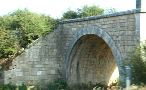 Antiguos puentes del ferrocarril que saco a la luz el yacimiento de Atapuerca - Destino Castilla y León