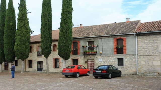 Entorno de la Iglesia de Santa María de Wamba - Destino Castilla y León