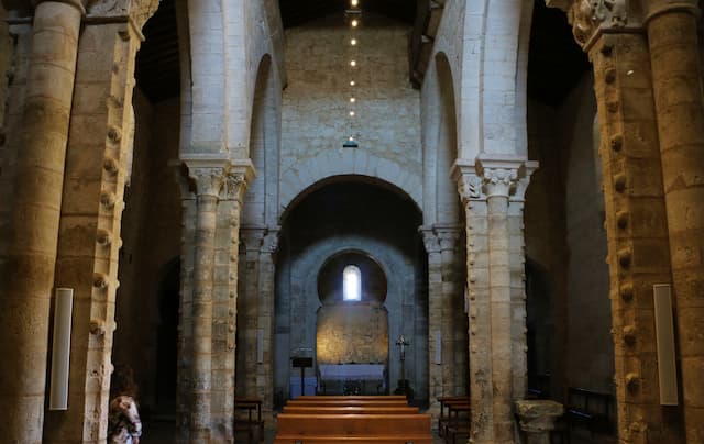 Interior de la Iglesia de Wamba - Destino Castilla y León