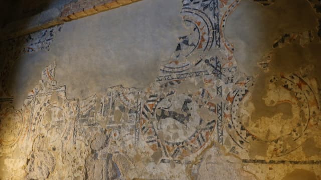 Restos de pinturas murales en la Iglesia de Wamba - Destino Castilla y León