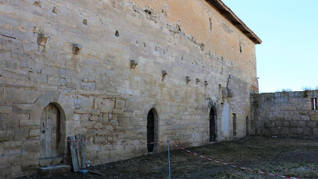 Patio del antiguo monasterio de Wamba - Destino Castilla y León