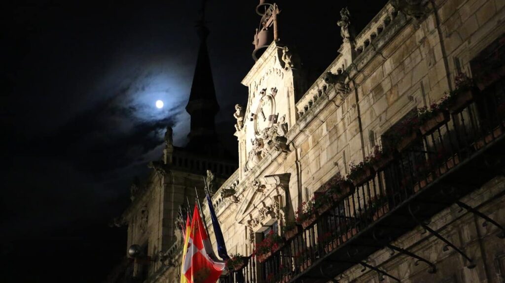 León nocturno - Destino Castilla y León