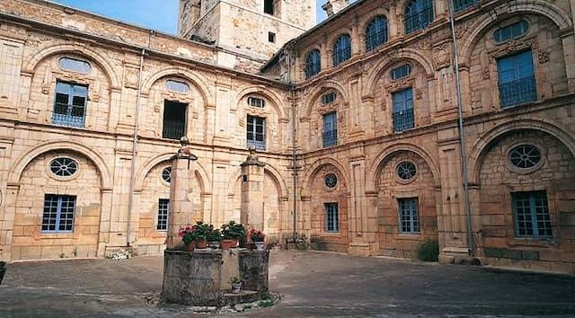Claustro finalizado de Convento de San Nicolás - Imagen de España es Cultura