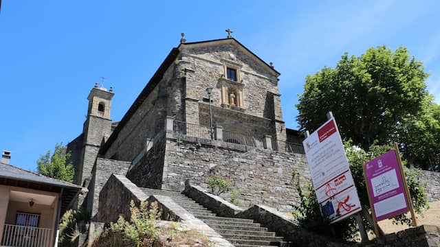 Escaleras que permiten subir a la Iglesia de San Francisco - Destino Castilla y León