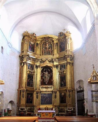 Interior de la iglesia de Santa María - Imagen de ZaraTeman