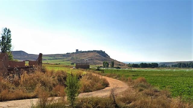 Vista de Haza desde la carretera - Destino Castilla y León