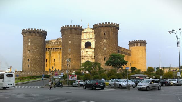 Castillo aragonés de Nápoles - Destino y Sabor