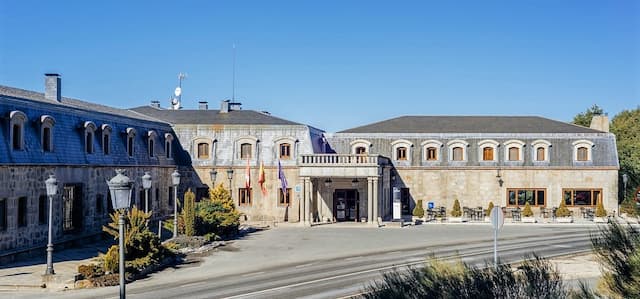 Exterior del Parador Nacional de Gredos - Imagen de Paradores